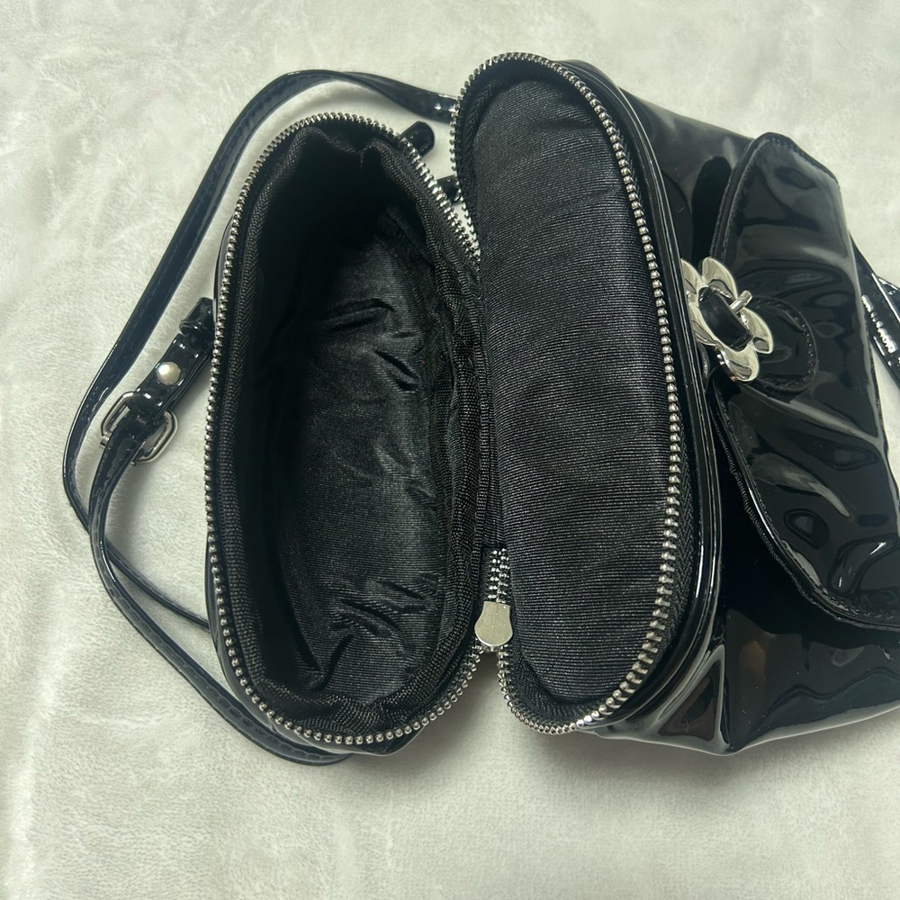 Small Black shiny hand bag shoulder purse - Picture 6 of 9